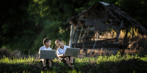 فوائد الإنترنت .. تعرف على أهم 5 فوائد لوسيلة الاتصال الهائلة بين البشر