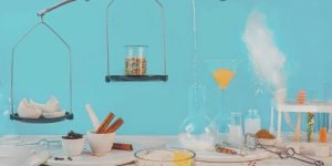 الكيمياء .. 7 معلومات مدهشة قد لا تعرفها عن هذا العلم