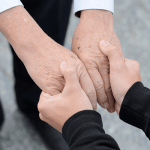 لماذا نتصدق على الفقراء؟ تعرف على 7 فضائل لإخراج الصدقة