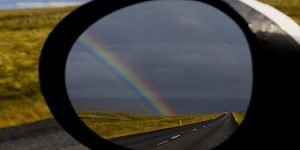 ظاهرة فيزيائية شهيرة .. تعرف على 4 أشياء حول انعكاس الضوء في المرايا