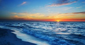 5 تفسيرات هامة لرؤية البحر في المنام