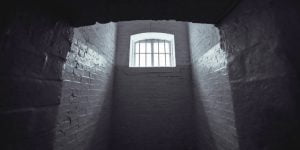 اصدار 1 قرار بشأن المتهمين بحادثة الرقص مع الجثث