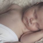 3 معلومات هامة عن حدوث القيء عند الرضع