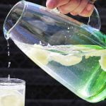 3  أضرار لشرب الماء الساخن على الريق