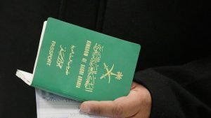 الجوازات السعودية تطالب بجواز منفصل للطفل فوق سن 6 سنوات