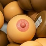 10 حقائق عن حلمات الثدي