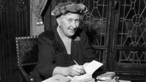 24 حقيقة عن اجاثا كريستي روائية وكاتبة