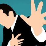 هل تشعر بألم في الجانب الأيمن من القفص الصدري؟ إليك 3 تفسيرات طبية لذلك