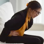 شحوب وجع ومغص وإسهال .. احذر 7 من أعراض النزلة المعوية ومضاعفتها