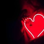 8 من أجمل القصائد والأبيات عن مشاعر الحب الصادقة