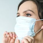 3 معلومات حول إمكانية انتقال فيروس كورونا عبر الملابس