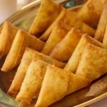 8 خطوات لطريقة عمل السمبوسة بالجبنة