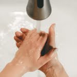 كيف نفرق بين الأنفلونزا والكورونا.. 9 معلومات سوف تجيبك