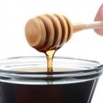 6 من أهم فوائد العسل الأسود على الريق