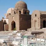 كيف يعيش الميت حياة البرزخ؟ 4 جوانب فقهية عن نعيم وعذاب القبر