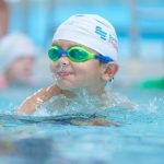 كيفية تعلم السباحة للمبتدئين؟ 10 خطوات أساسية