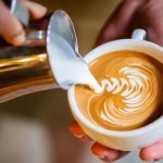 طريقة عمل القهوة بالحليب.. 3 طرق سهلة مع أشهر 5 أسماء للقهوة