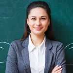 كلام جميل عن المعلم .. 23 عبارة وخاطرة عن دور المعلم في المجتمع