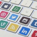أهمية التواصل الاجتماعي.. تعرف على 9 منهم