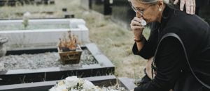 طريقة تعزية أهل الميت.. 3 جوانب حول التعزية