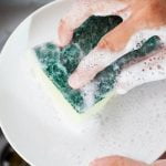 طريقة عمل الصابون السائل للمواعين.. 4 خطوات سهلة