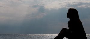 كلام حزين من القلب .. 23 عبارة حزينة عن الحياة والتجارب الصعبة