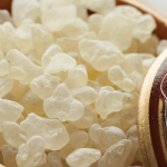 ما هي فوائد المستكة؟ 6 فوائد صحية أثبتتها الدراسات الحديثة