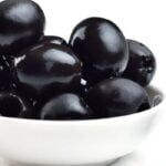 كيفية تخليل الزيتون الأسود .. 11 خطوة لهذه الطريقة منزلياً