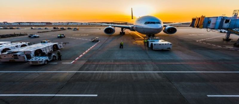 تذاكر الطيران ذهاب فقط مقابل تذاكر الطيران ذهابًا وإيابًا: متى تختار شركات الطيران منخفضة التكلفة؟