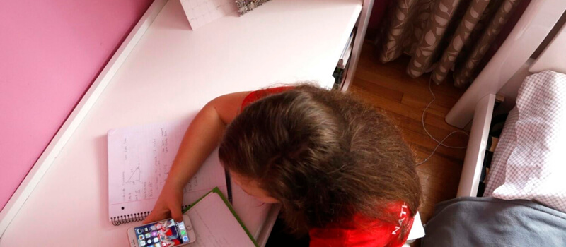 UAE: At what age should children get smartphones?